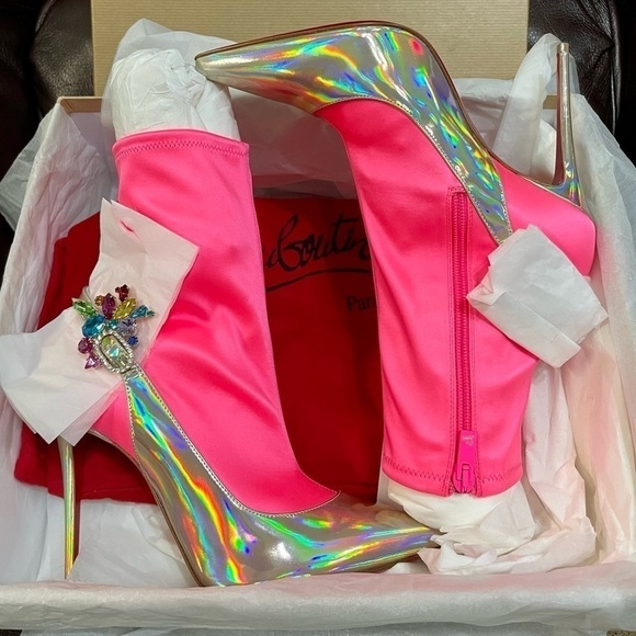 Christian Louboutin Jessie Bootie Joli 100mm, Holo patent speccio Slvr Lthr EU37 - Picture 10 of 12